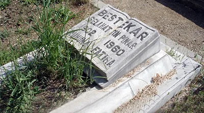 Selâhattin Pınar 4 Selâhattin Pınar mezarı