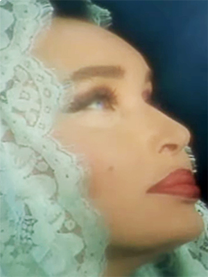 Sana dün bir tepeden baktım aziz İstanbul şarkısı